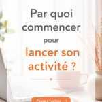 Femme souriante travaillant sur son ordinateur pour lancer son activité.