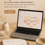 Femme écrivant dans un carnet tout en prenant un café, symbolisant la productivité