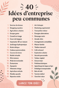 Femme souriante tenant un carnet avec des idées de business peu communes.