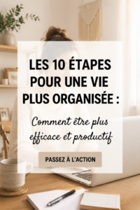 Femme souriante utilisant un calendrier pour s'organiser.