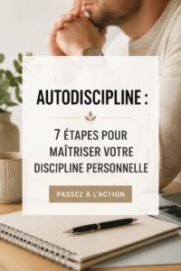 Une femme en train de planifier ses objectifs avec un carnet et un stylo, symbolisant l'autodiscipline.