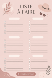 Femme rédigeant une to-do list pour un voyage sur un carnet