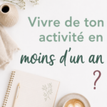Femme souriante discutant de son projet entrepreneurial.
