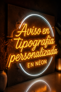 Affiche néon personnalisée illuminée dans une pièce moderne