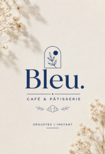 Logo bleu apaisant d'un café illustrant une identité de marque unique